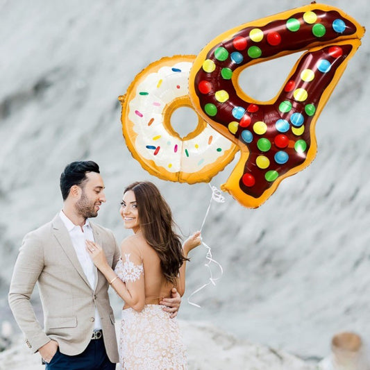 Balon din Folie Metalizata, Figurina Cifra, Imprimeu Gogosi, Tema Aniversare 100 cm, Ambalaj Individual, Pai inclus, Umflare cu Aer sau Heliu, Multicolor, Cifra 4