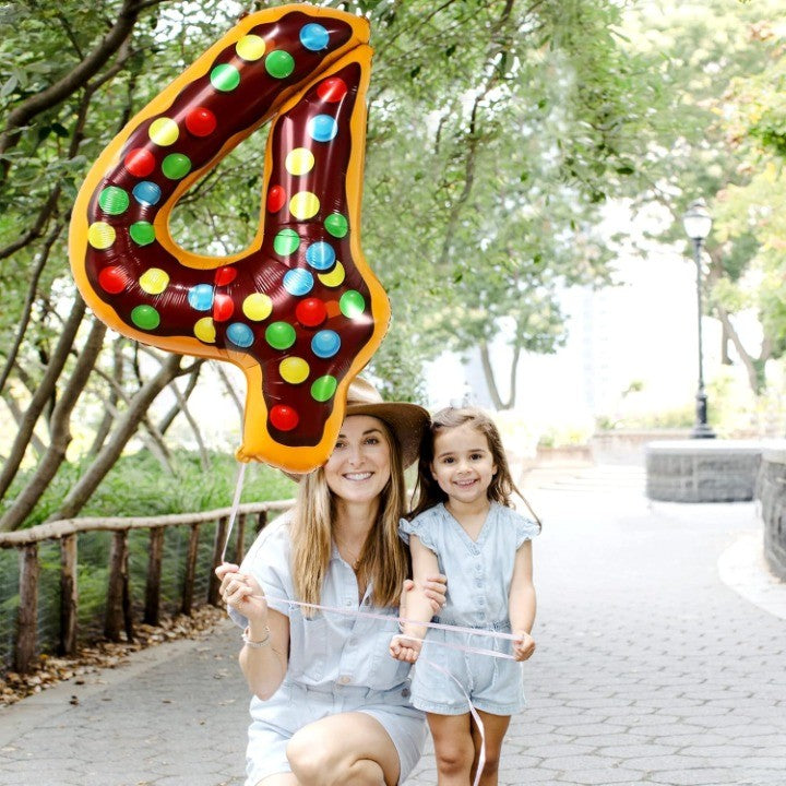 Balon din Folie Metalizata, Figurina Cifra, Imprimeu Gogosi, Tema Aniversare 100 cm, Ambalaj Individual, Pai inclus, Umflare cu Aer sau Heliu, Multicolor, Cifra 4
