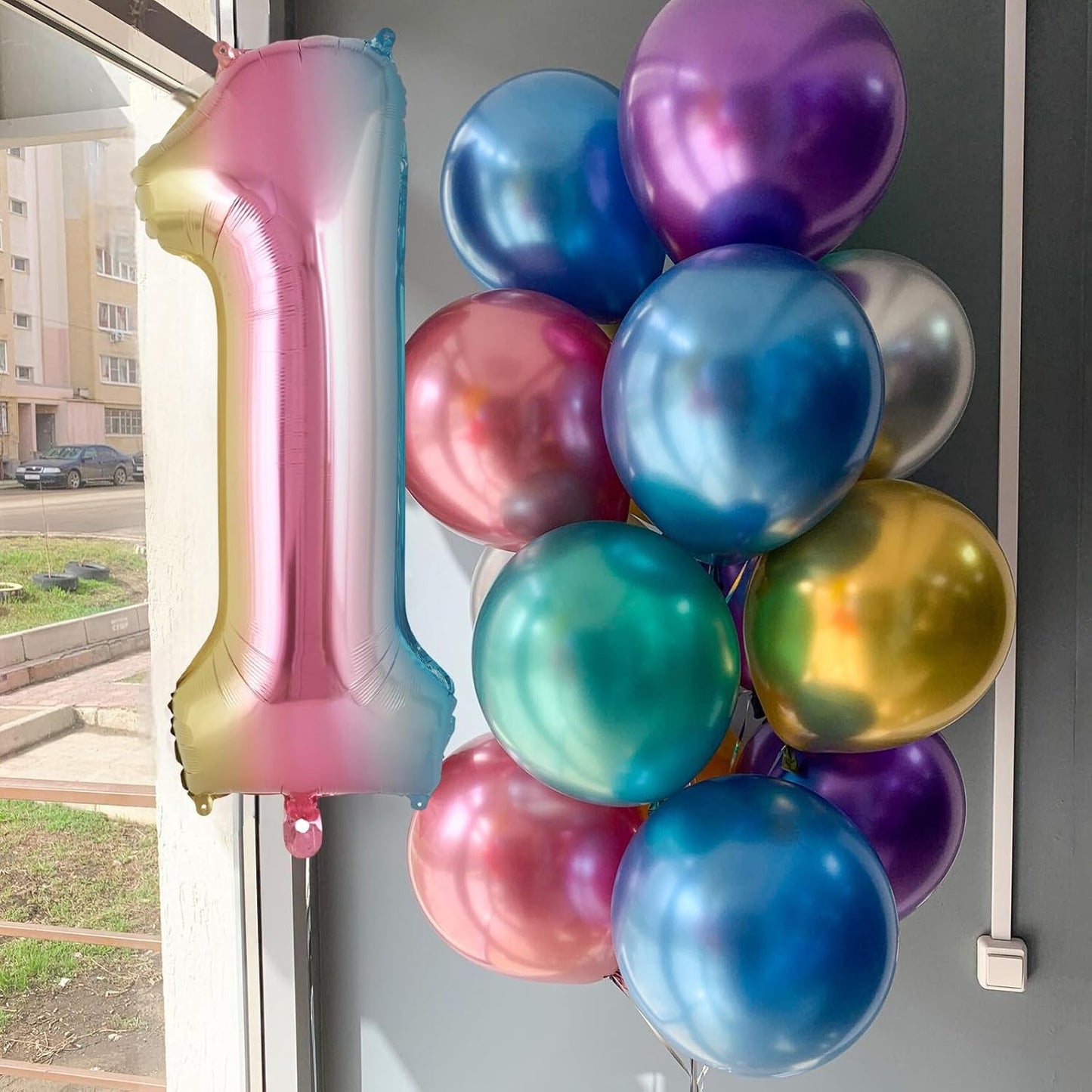 Balon din Folie Metalizata, Figurina Cifra Gradient, Tema Aniversare 40 cm, Ambalaj Individual, Pai inclus, Umflare cu Aer sau Heliu, Multicolor, Cifra 1