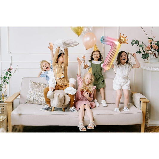 Balon din Folie Metalizata, Figurina Cifra Gradient, Tema Aniversare 80 cm, Ambalaj Individual, Pai inclus, Umflare cu Aer sau Heliu, Coronita, Cifra 7