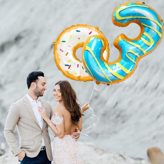 Balon din Folie Metalizata, Figurina Cifra, Imprimeu Gogosi, Tema Aniversare 100 cm, Ambalaj Individual, Pai inclus, Umflare cu Aer sau Heliu, Multicolor, Cifra 3