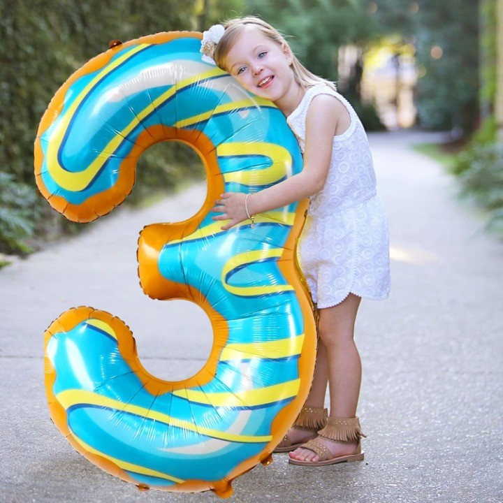 Balon din Folie Metalizata, Figurina Cifra, Imprimeu Gogosi, Tema Aniversare 100 cm, Ambalaj Individual, Pai inclus, Umflare cu Aer sau Heliu, Multicolor, Cifra 3