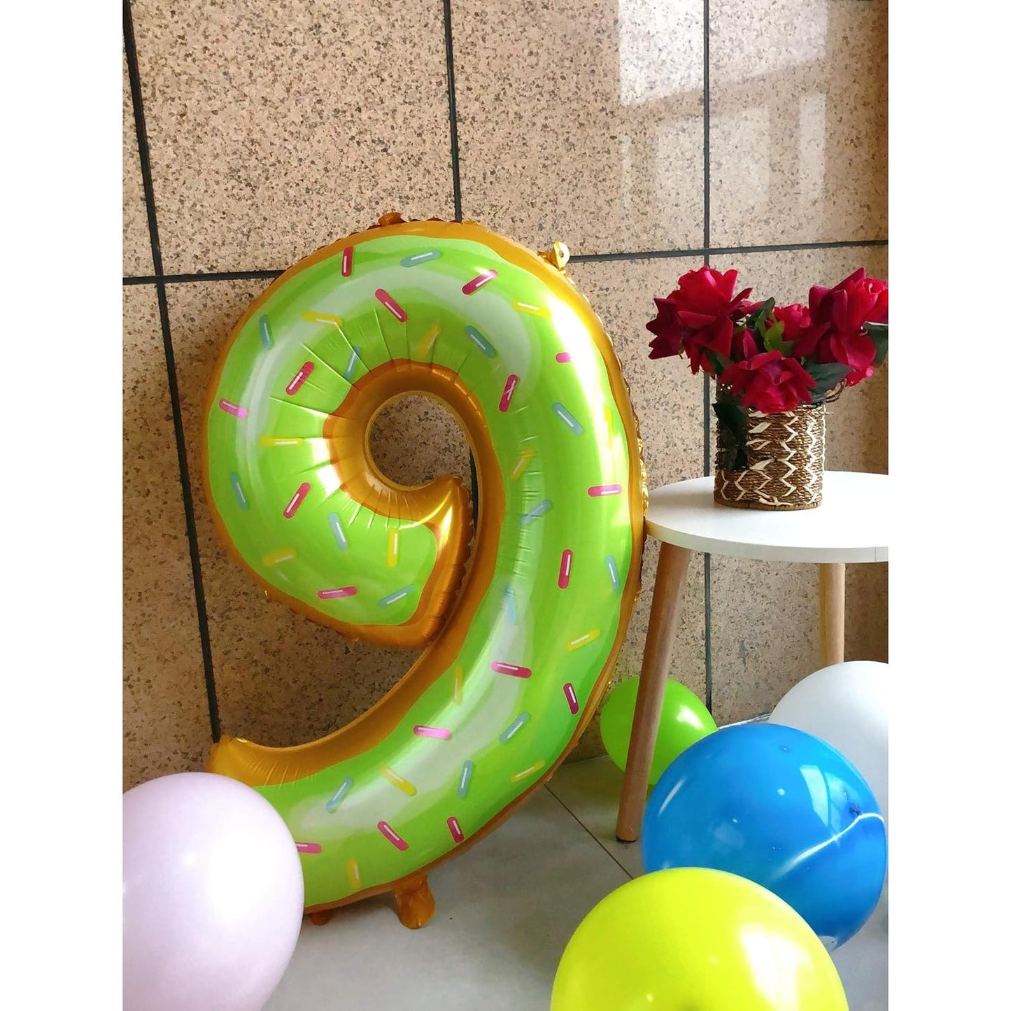Balon din Folie Metalizata, Figurina Cifra, Imprimeu Gogosi, Tema Aniversare 100 cm, Ambalaj Individual, Pai inclus, Umflare cu Aer sau Heliu, Multicolor, Cifra 9