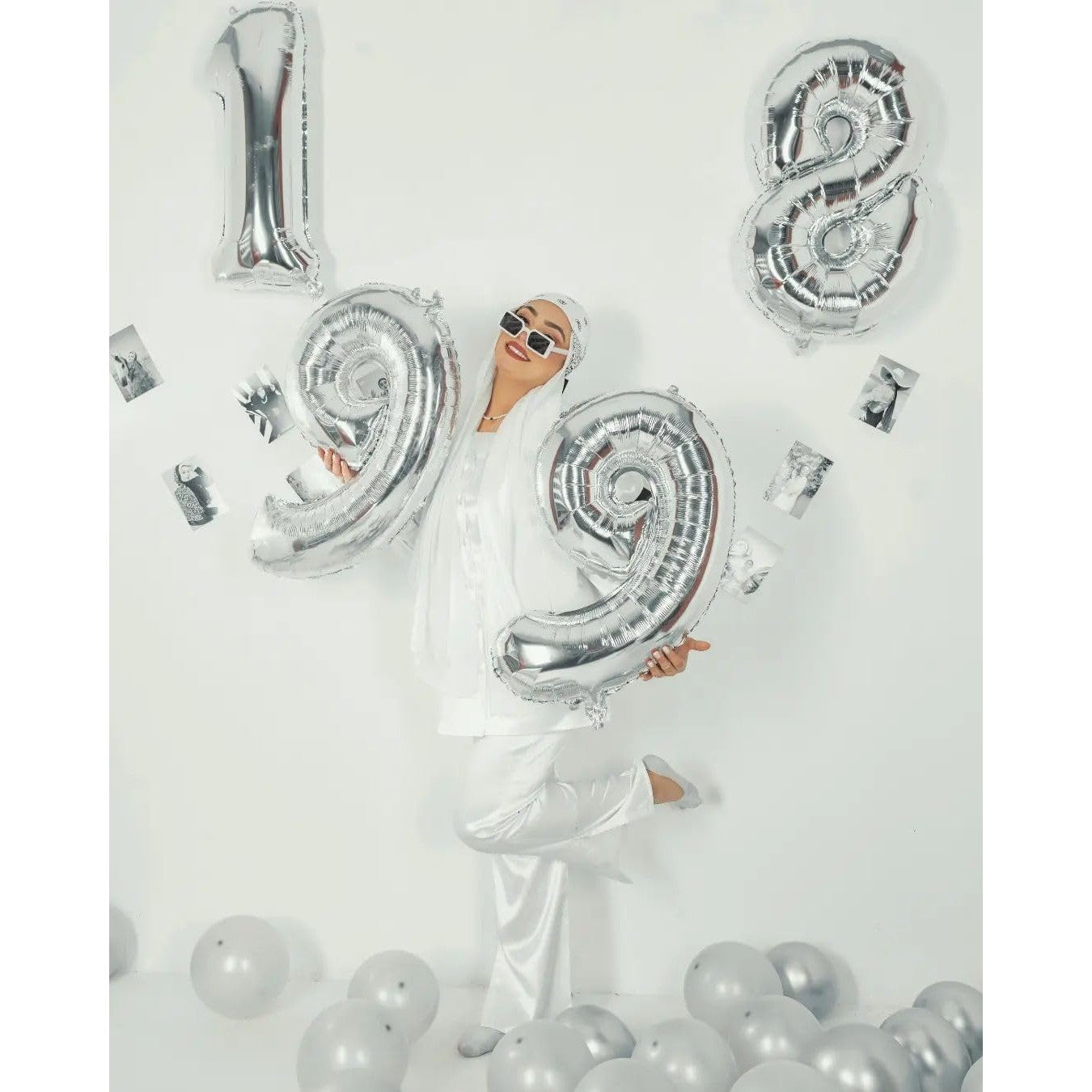 Balon din Folie Metalizata, Figurina Cifra, Tema Aniversare 40 cm, Ambalaj Individual, Pai inclus, Umflare cu Aer sau Heliu, Argintiu, Cifra 1