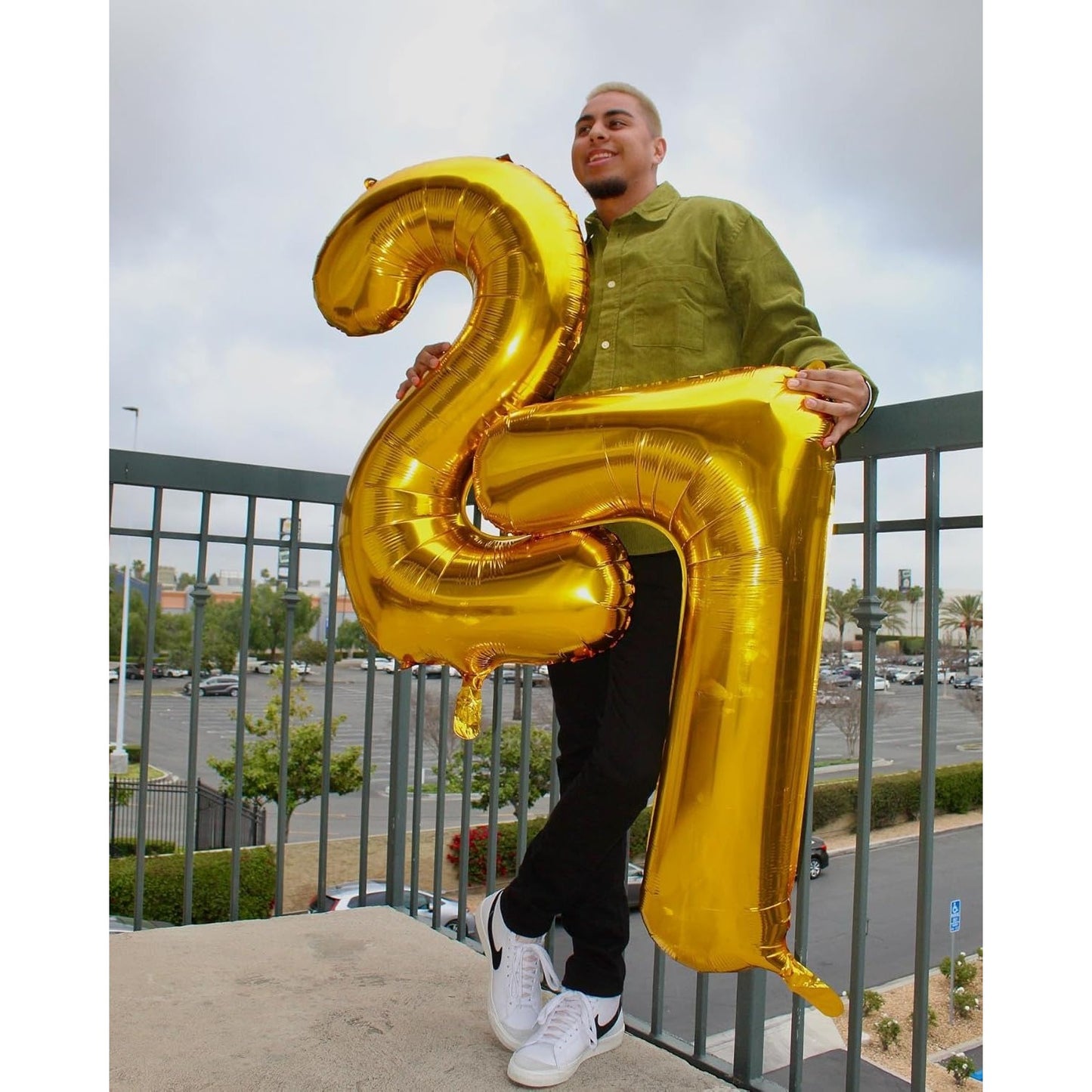 Balon din Folie Metalizata, Figurina Cifra, Tema Aniversare 40 cm, Ambalaj Individual, Pai inclus, Umflare cu Aer sau Heliu, Auriu, Cifra 2