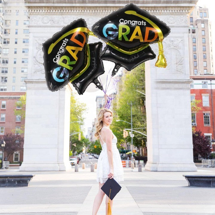 Balon din Folie Metalizata, Figurina, Model Toca Congrats Grad, Tematica Absolvire, 66x66 cm, Ambalaj Individual, Pai Inclus, Umflare cu Aer sau Heliu, Negru