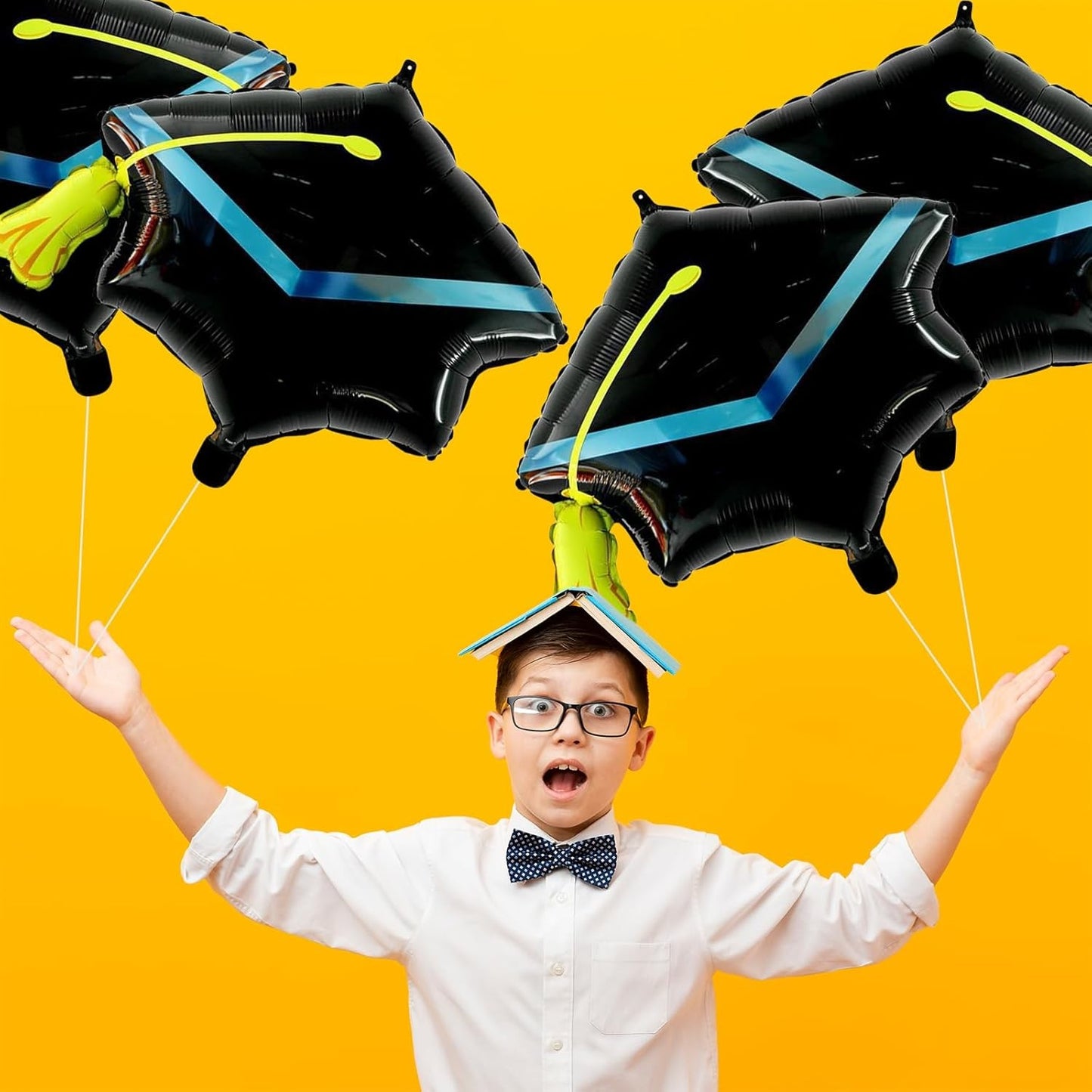 Balon din Folie Metalizata, Figurina, Model Toca Congrats Grad, Tematica Absolvire, 56x70 cm, Ambalaj Individual, Pai Inclus, Umflare cu Aer sau Heliu, Negru-Albastru