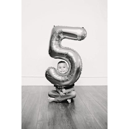 Balon din Folie Metalizata, Figurina Cifra, Tema Aniversare 80 cm, Ambalaj Individual, Pai inclus, Umflare cu Aer sau Heliu, Argintiu, Cifra 5