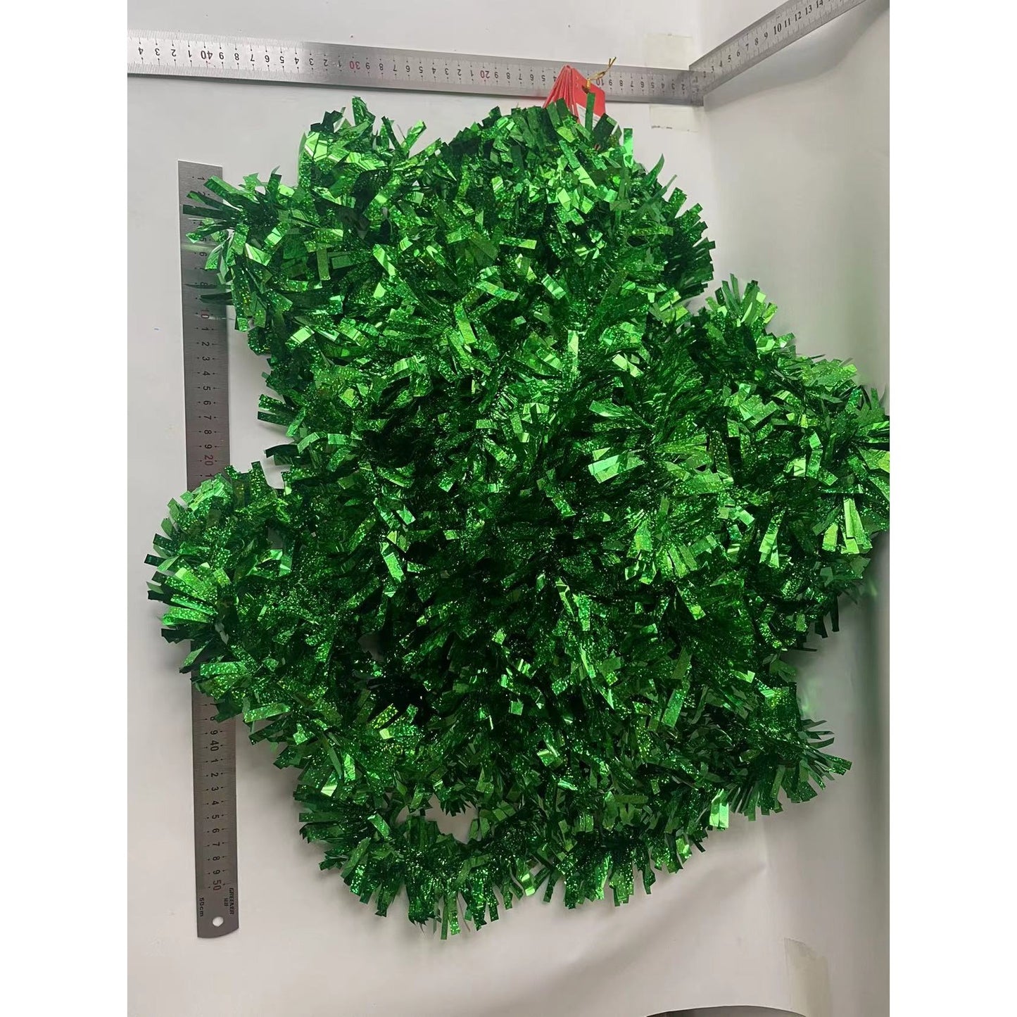 Beteala Craciun, verde, marimea: 2 m x 5 cm material:folie PVC, interior/exterior