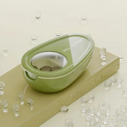 Cutie Taiat Pastile si Depozitare Medicamente, Verde, 8x5x2.65 cm, Compacta si Portabila, Ideala Pentru Calatorii