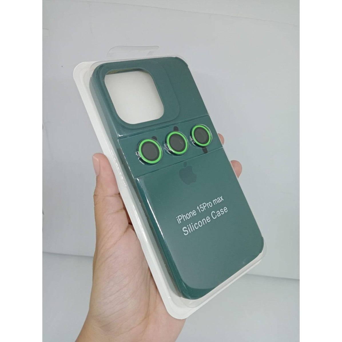 Husa Apple iPhone 15, din Silicon Lichid, Interior din Microfibra, Lentile Fosforescente de Protectie Camera, Anti Amprenta, Rezistenta la Socuri, Verde