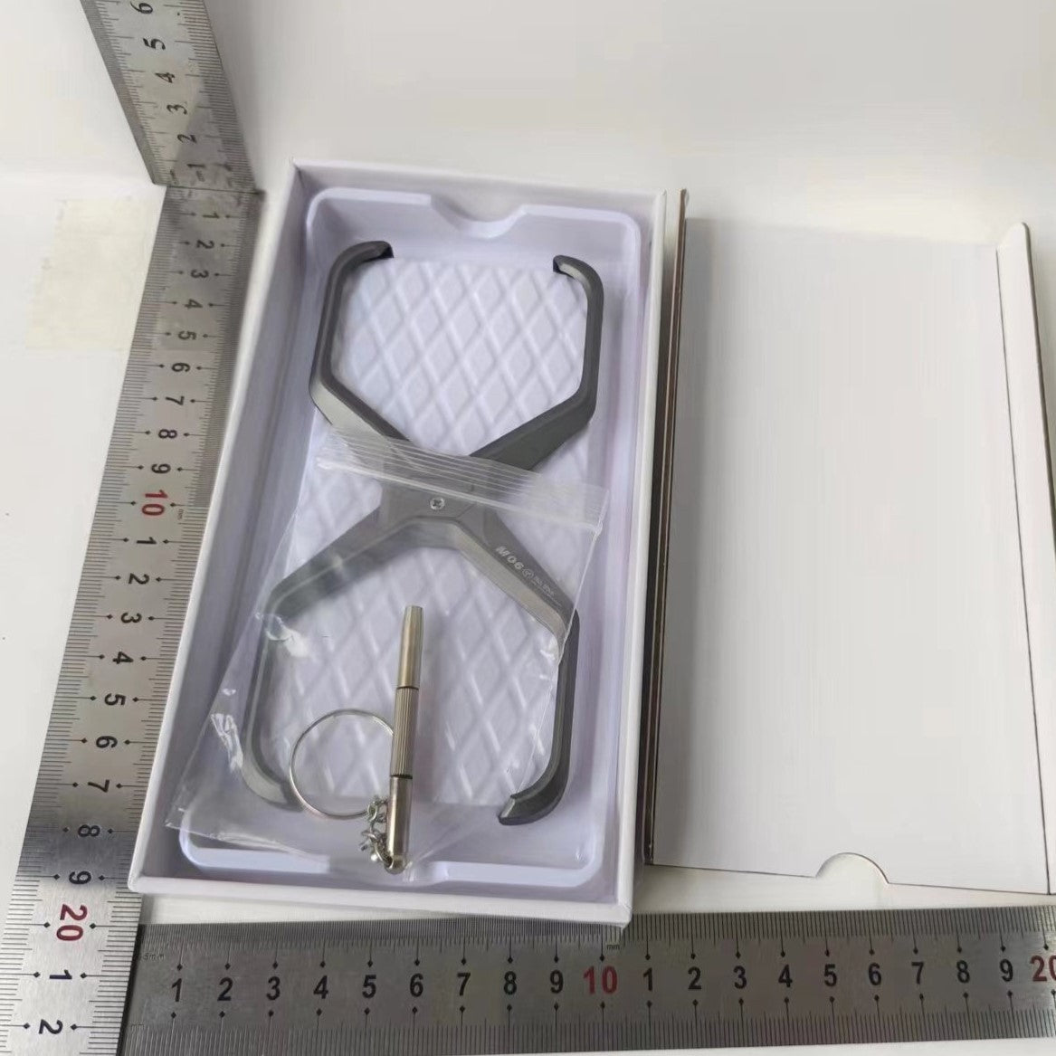 Husa Armor X Compatibila cu iPhone 15, Aliaj de Aluminiu, Antisoc, Antizgarieturi, Impermeabila, Margini cu 2 Straturi, Aderent, Montare Usoara, Surubelnita Inclusa, Gri Metalizat