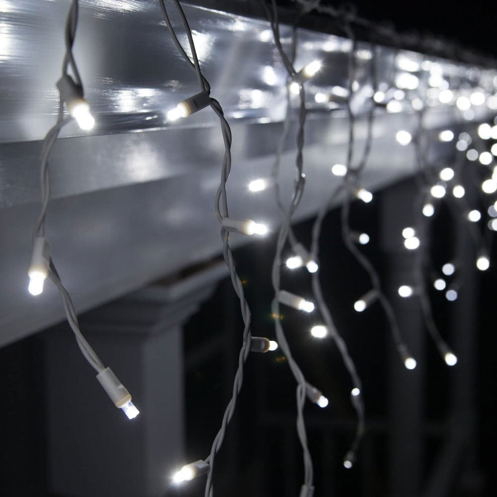 Instalatie Craciun, 5 m, 96 Led-uri ,Franjuri, Alb rece, 8 jocuri de lumini, Transformator cu telecomanda, Interconectabila, Prelungitor 3 m inclus, Fir Alb