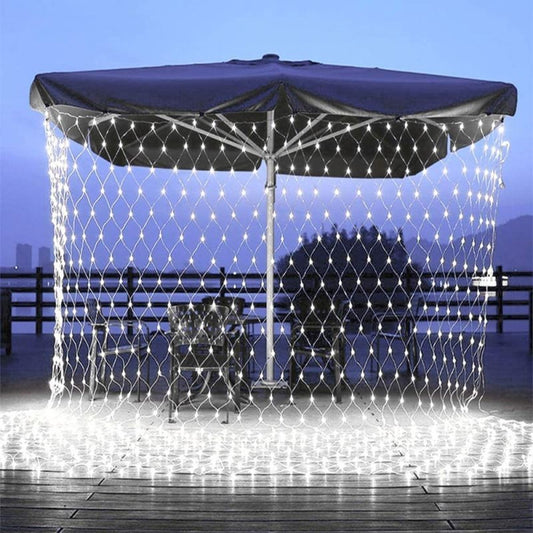 Instalatie Craciun, Tip Plasa, 10 m x 2 m, 800 LED-uri, Alb rece, 8 jocuri de lumini, Transformator, Interconectabila, Prelungitor 5 m inclus, Fir transparent