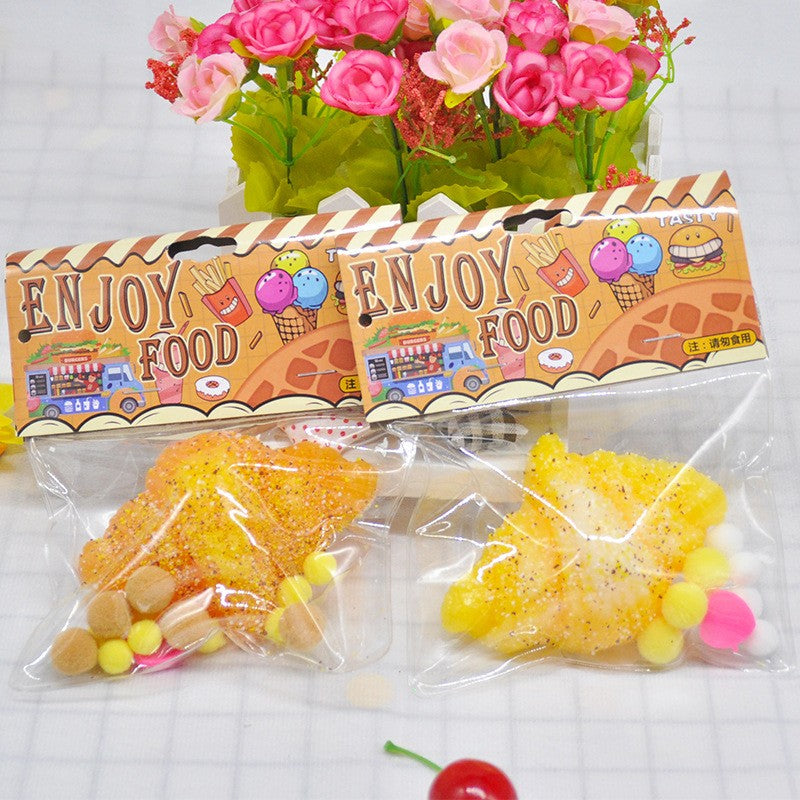 Jucarie Antistres Squishy, cu Revenire Lenta, Model Croissant, 10x8 cm, 90g, Ambalaj Transparent, Maro
