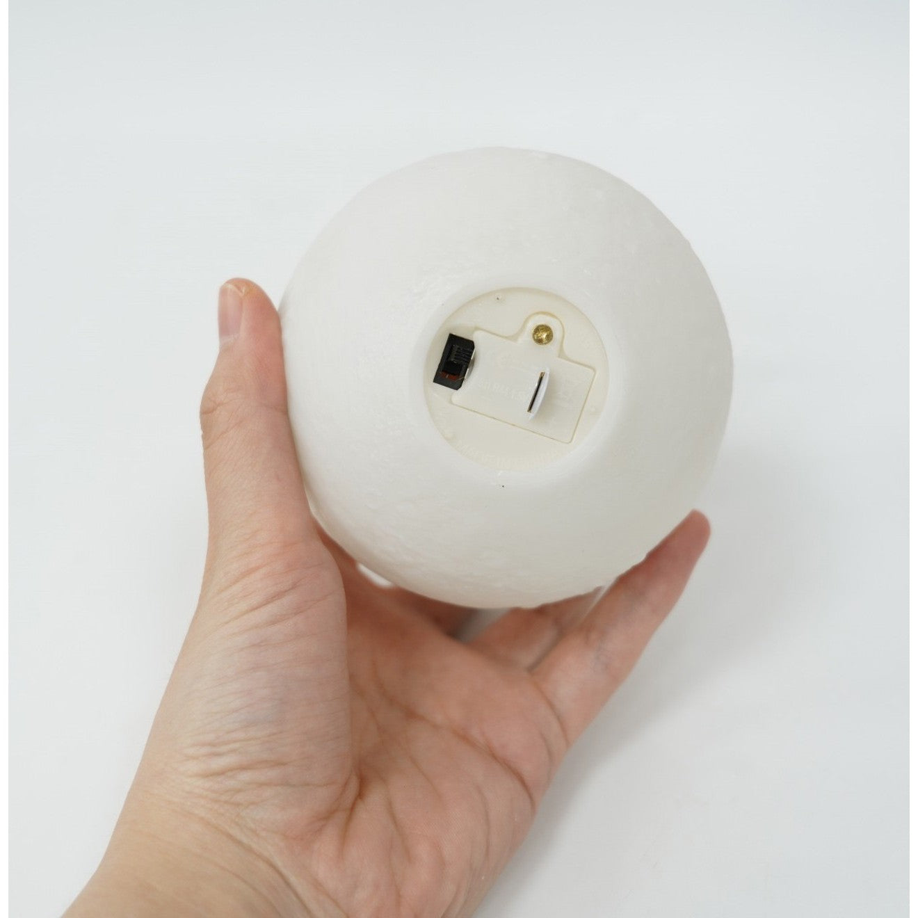 Lampa de veghe in forma de luna 3D Moon Light, alb cald alimentare baterii, fara acumulator, stand din plastic inclus, 8 cm