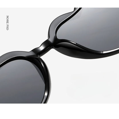 Ochelari in Forma de Inima, pentru Petrecerea Burlacitelor, Tematica Nunta, Protectie Soare, 14.7x4.9x14.2 cm, Negru