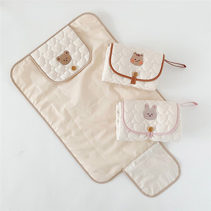 Patura Multifunctionala, pentru Schimbat Scutec, Impermeabila, din Bumbac, 50 x 70 cm, Portabila, Model Veverita, Bej