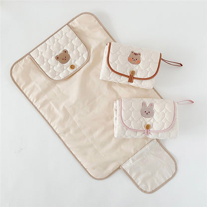 Patura Multifunctionala, pentru Schimbat Scutec, Impermeabila, din Bumbac, 50 x 70 cm, Portabila, Model Iepuras, Bej