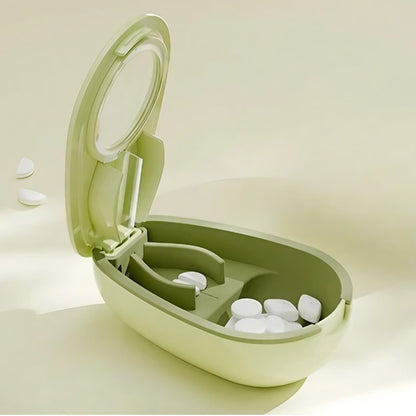 Cutie Taiat Pastile si Depozitare Medicamente, Galbena, 8x5x2.65 cm, Compacta si Portabila, Ideala Pentru Calatorii