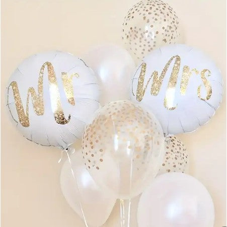 Set 12 Baloane din Folie Metalizata si din Latex, Model Mr Mrs, Tema Nunta, Baloane Party cu Confetti, 45 cm, 30 cm, Pai inclus, Umflare cu Aer sau Heliu, Alb/Auriu
