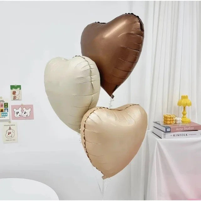 Set 3 Baloane din Folie Metalizata, Figurine Inimi, Tema Ziua Indragostitilor, 45 cm, Ambalaj Individual, Pai Inclus, Umflare cu Aer sau Heliu, Crem/Maro