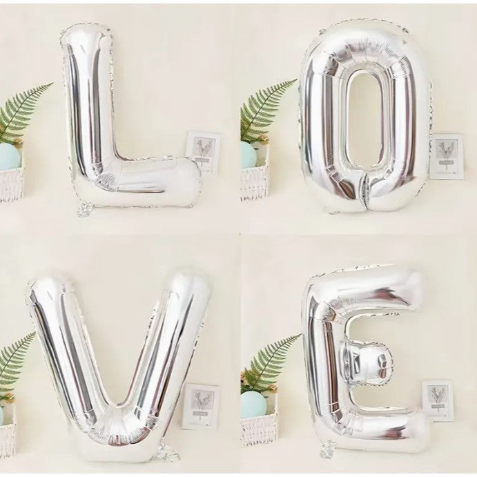 Set 4 Baloane din Folie Metalizata, Figurine Litere, Model Scris Love, Tema Iubire, 80 cm, Ambalaj Individual, Pai Inclus, Umflare cu Aer sau Heliu, Argintiu