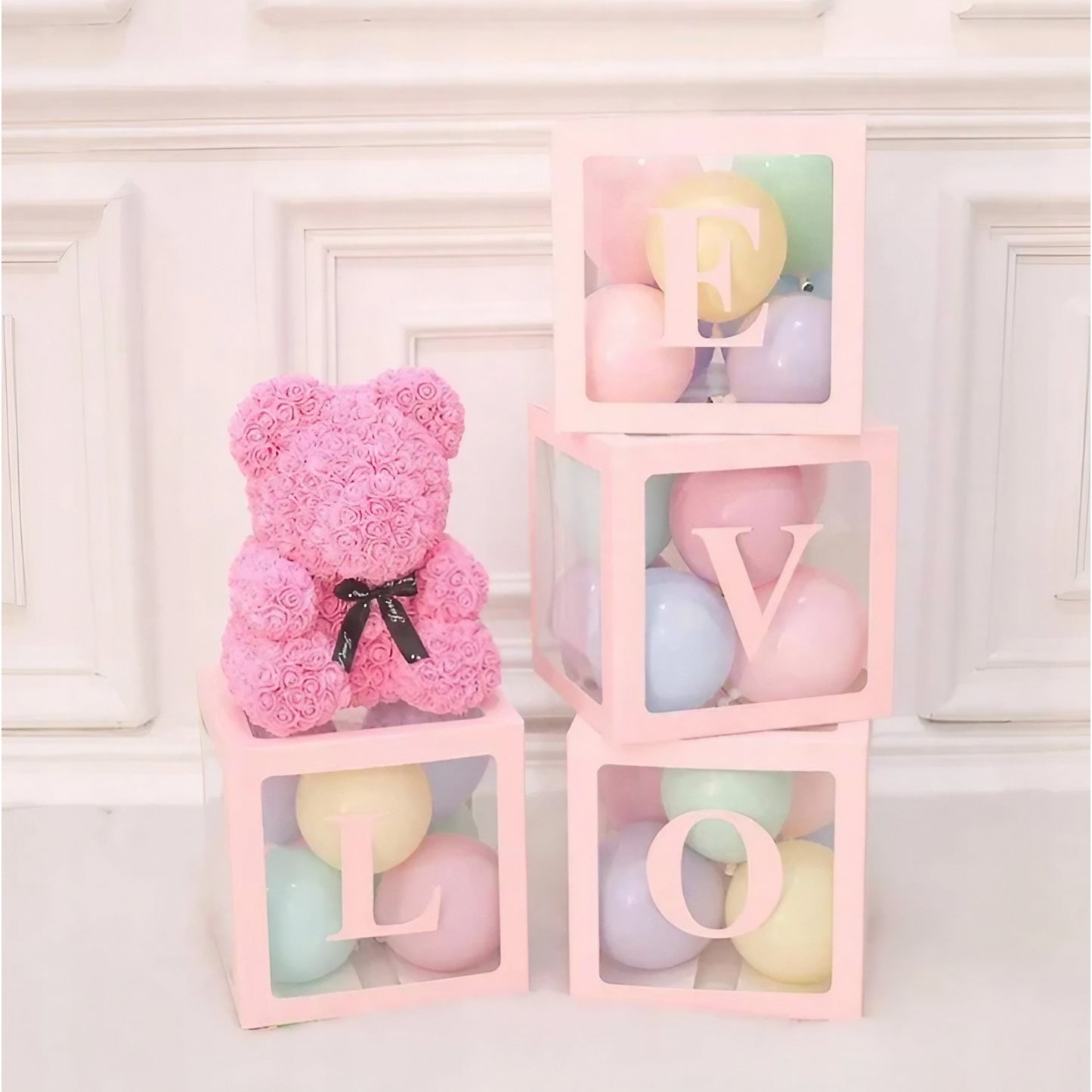 Set 4 Cutii pentru Baloane, Model Scris Love, Tematica Iubire, Cuburi Decorative din Plastic, Accesorii pentru Petrecere, 30 x30 cm, Transparente Contur Roz