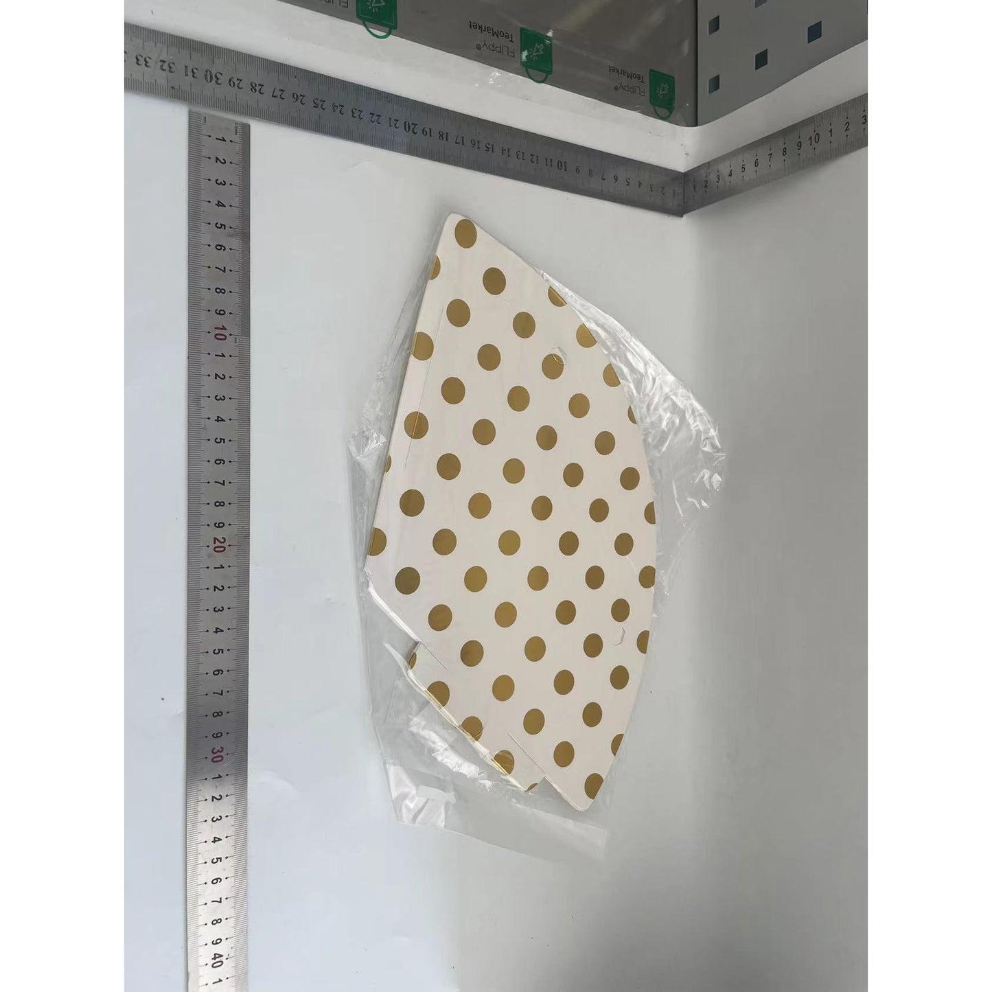 Set 6 Coifuri Metalizate, pentru Petrecere, Tematica Aniversare, Model Buline, 20 cm, Auriu