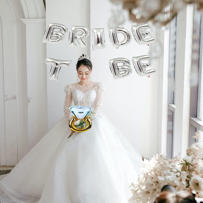 Set Baloane din Folie Metalizata, Model Bride to Be cu Inel de Logodna, Litere de 40 cm, Baloane Party, Ambalaj Individual, Pai Inclus, Umflare cu Aer sau Heliu, Argintiu