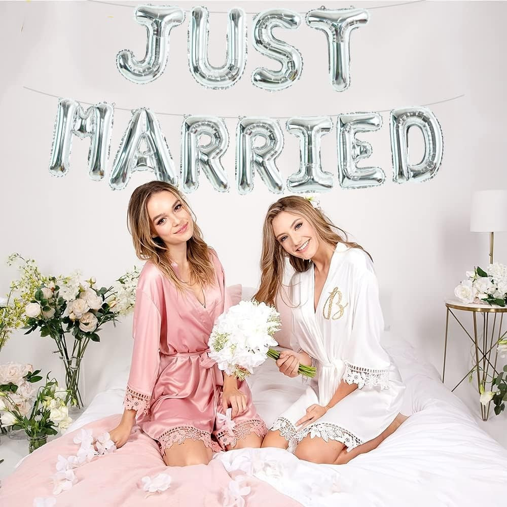 Set Baloane din Folie Metalizata, Model Just Married, Litere de 40 cm, Baloane Party, Ambalaj Individual, Pai, Ata si Adeziv Incluse, Umflare cu Aer sau Heliu, Argintiu